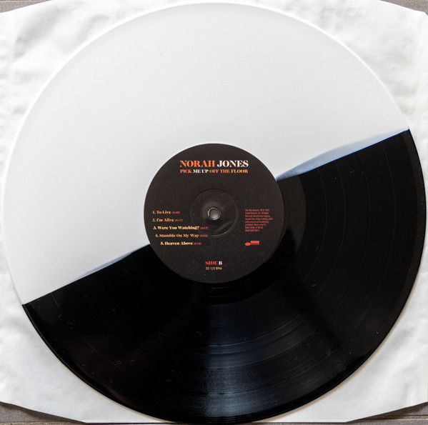 Norah Jones - Pick Me Up Off The Floor [Black and White vinyl] (00602508748875)