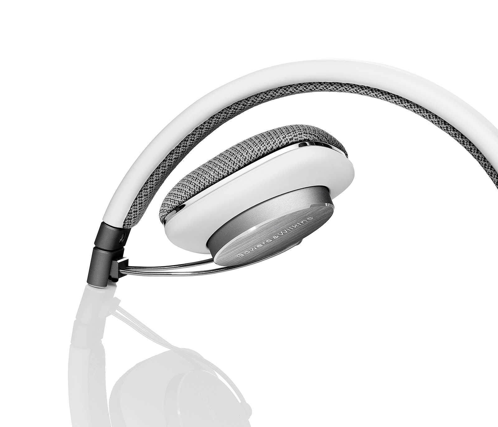 Bowers & Wilkins P3 white