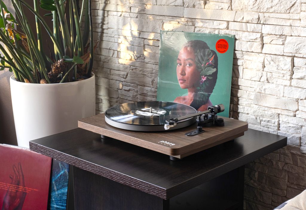 Phaze Audio Volt black + Diana walnut