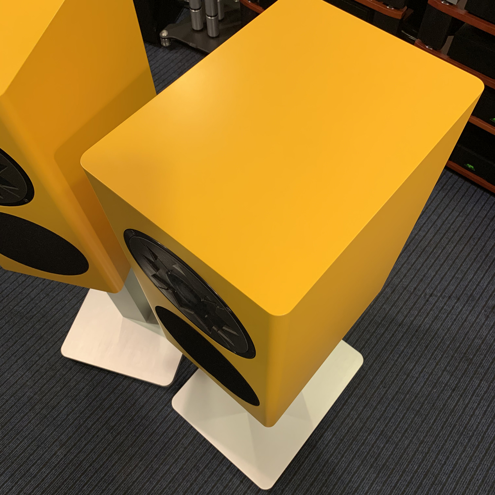 Manger Audio z1 yellow matt