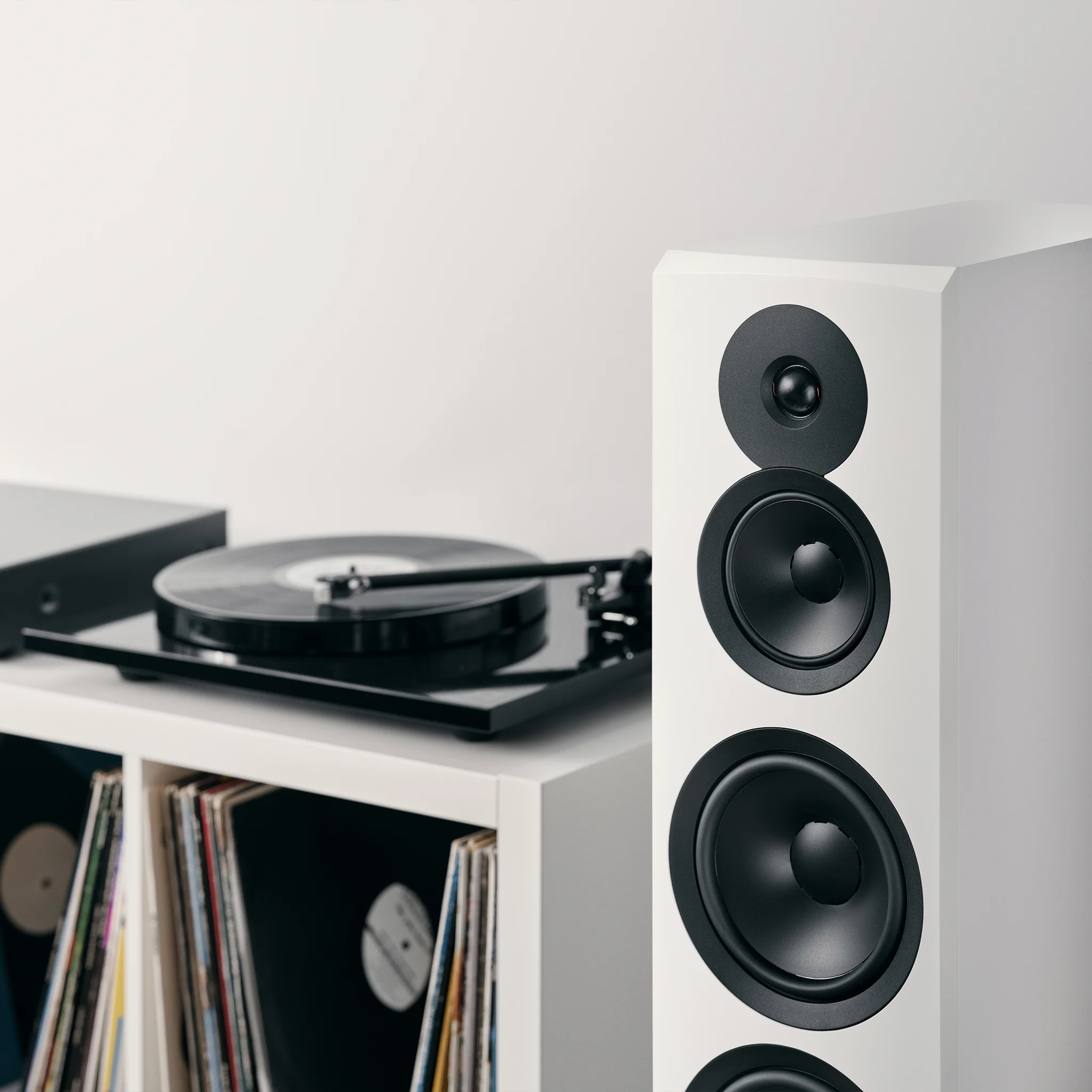 Dynaudio Emit 50 satin white